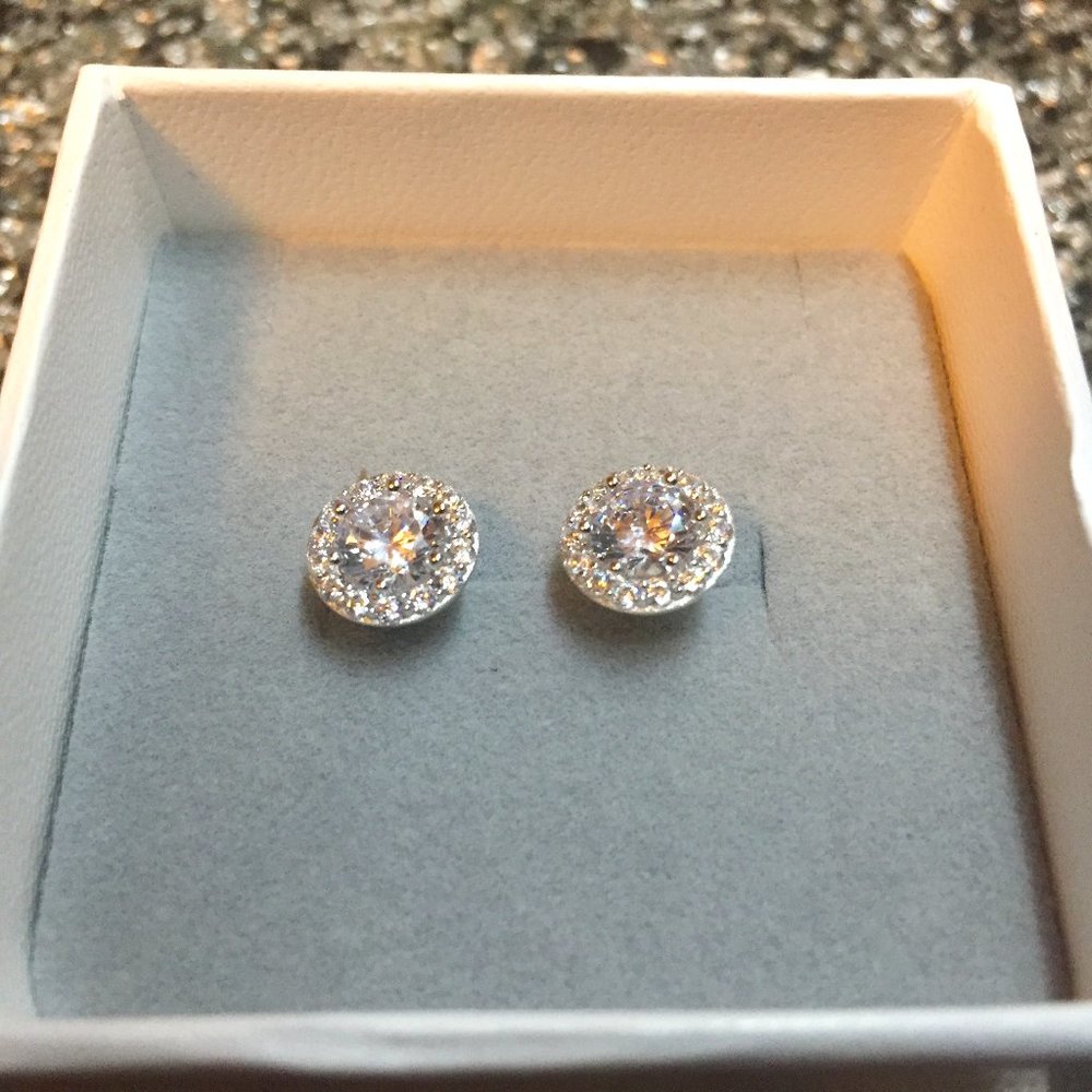 Round Cut Cubic Zirconia Stud Earrings S925